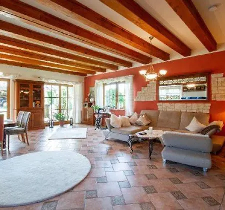 Nadine Сasa de vacaciones Kolonie Zern