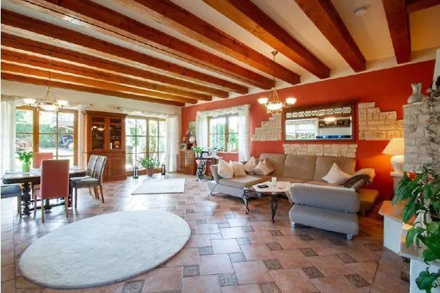 Nadine Сasa de vacaciones Kolonie Zern